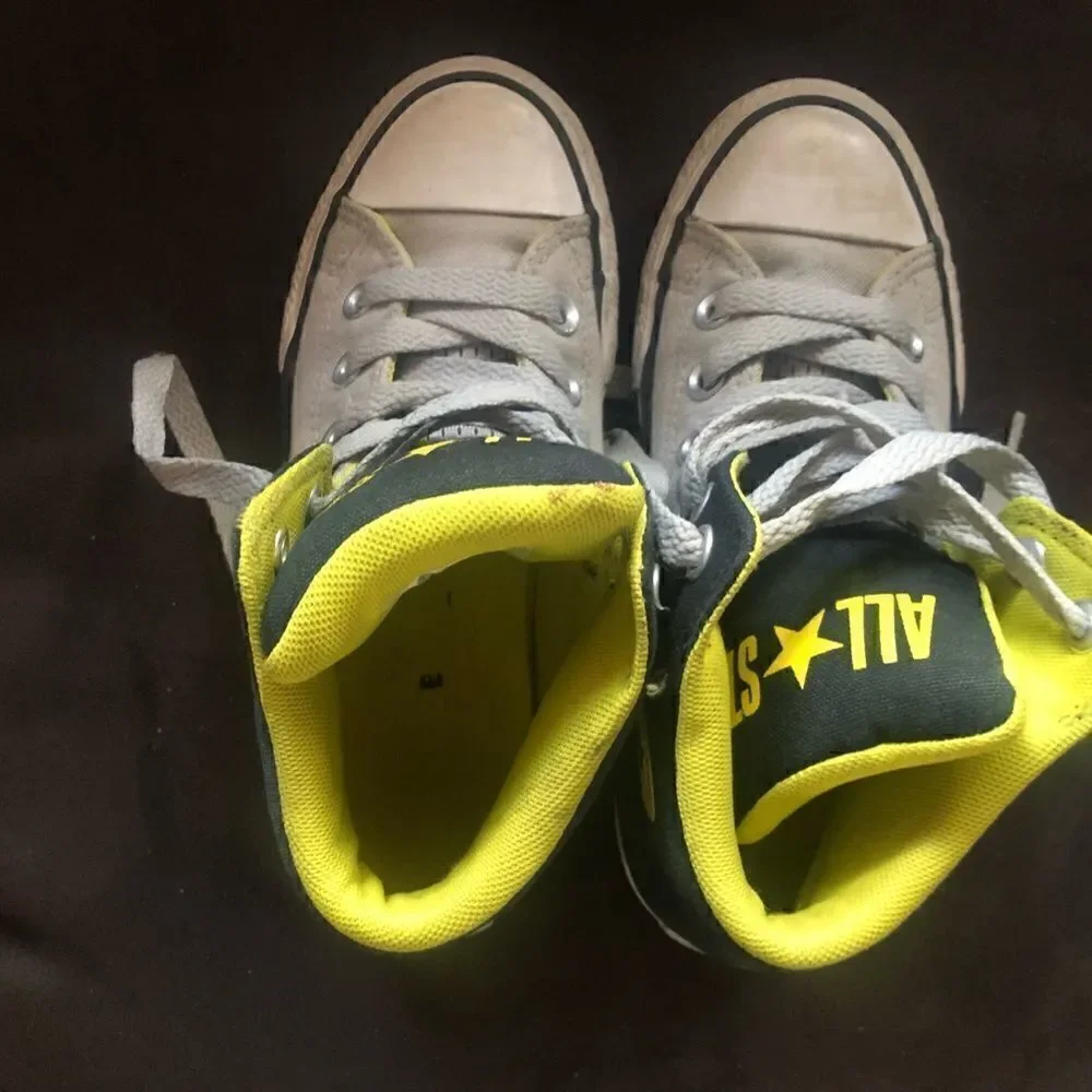 Boys all-star converse sneakers size 1 black and yellow.